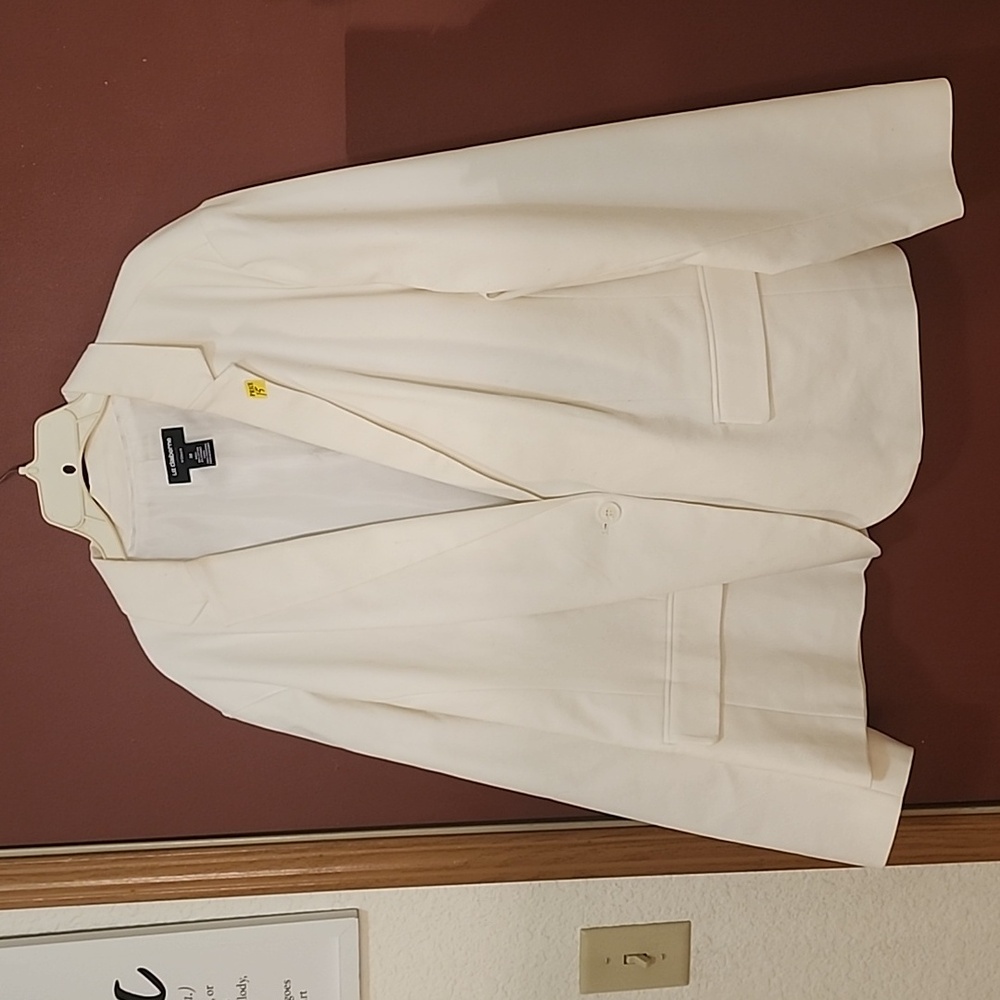Blazer - Picture 2 of 3